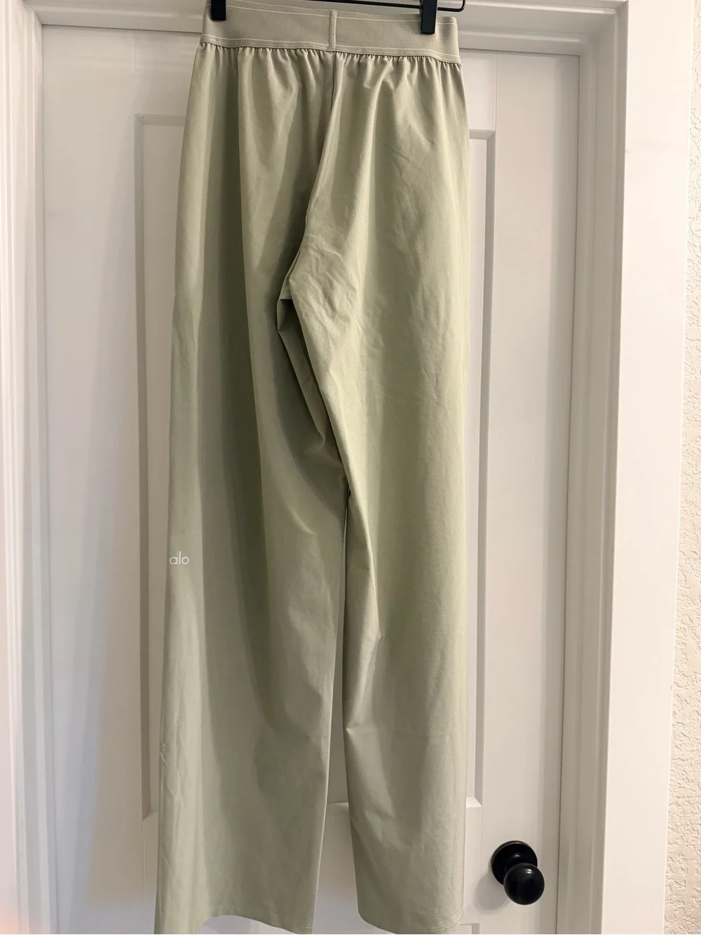 ALO Yoga Dune Grass Suit Up Trousers (Long)
